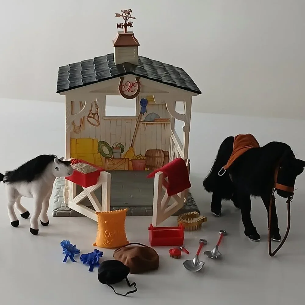 Madeline Horse Stable with Violette pony & Clementine horse